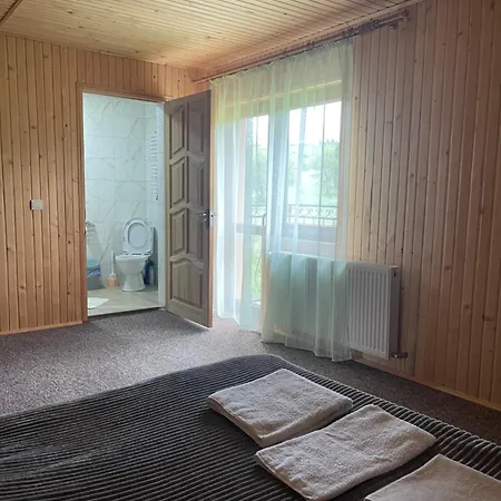 карпатський дзвін з басейном