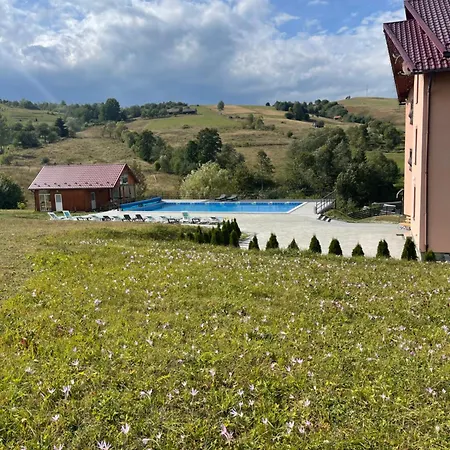 карпатський дзвін з басейном
